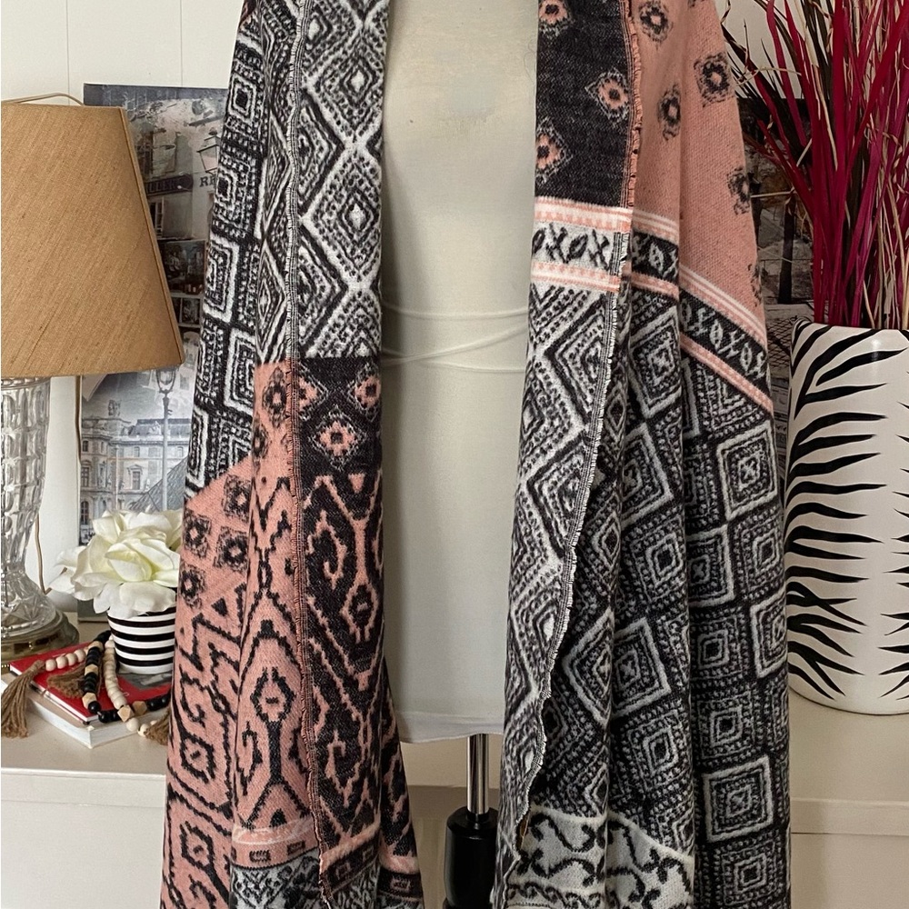 ‼️SOLD‼️Shiraleah Geometric Black Pink White Scarf Wrap Shabby Cottage Bohemian